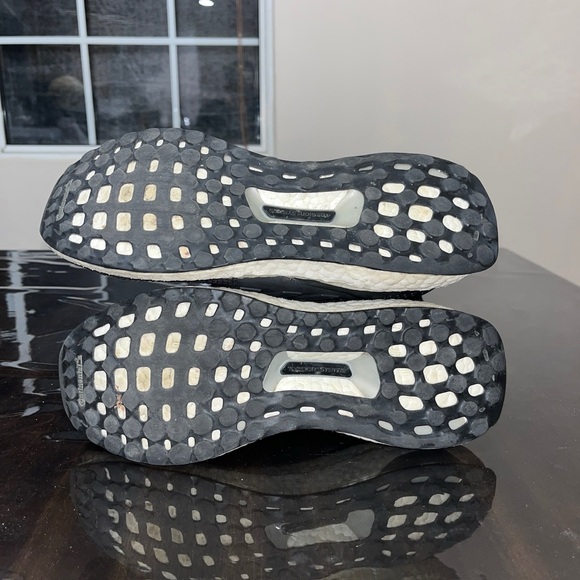 Adidas ultra boost. Blacks and white. Size woman’s 8.5 - Picture 3 of 4